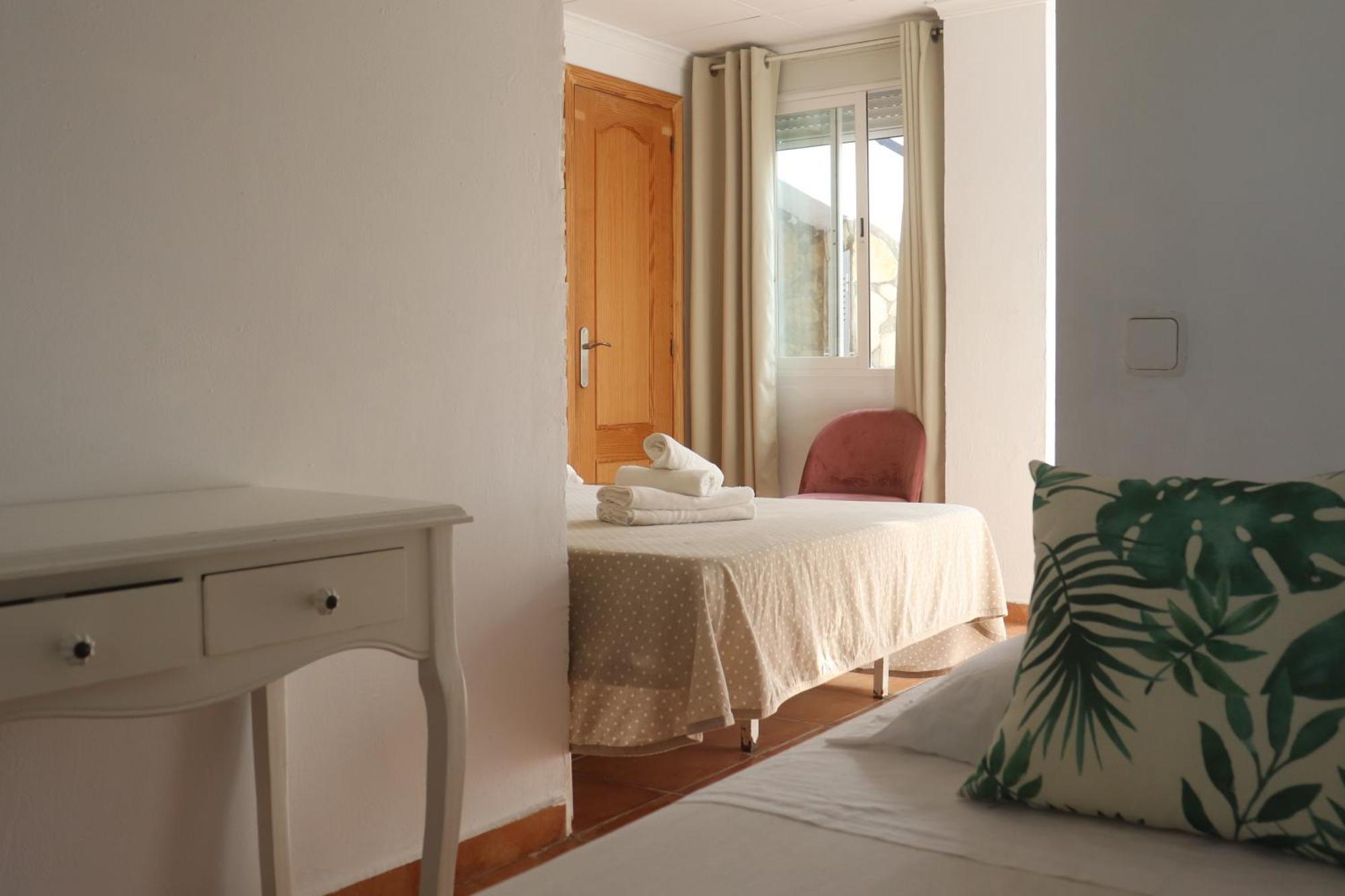 Hostal La Paloma II Calpe Esterno foto