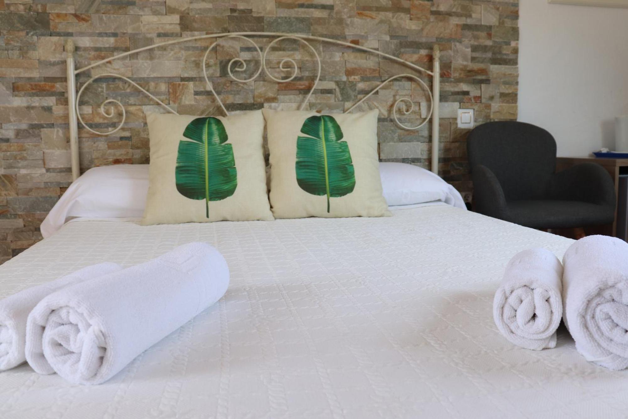 Hostal La Paloma II Calpe Esterno foto