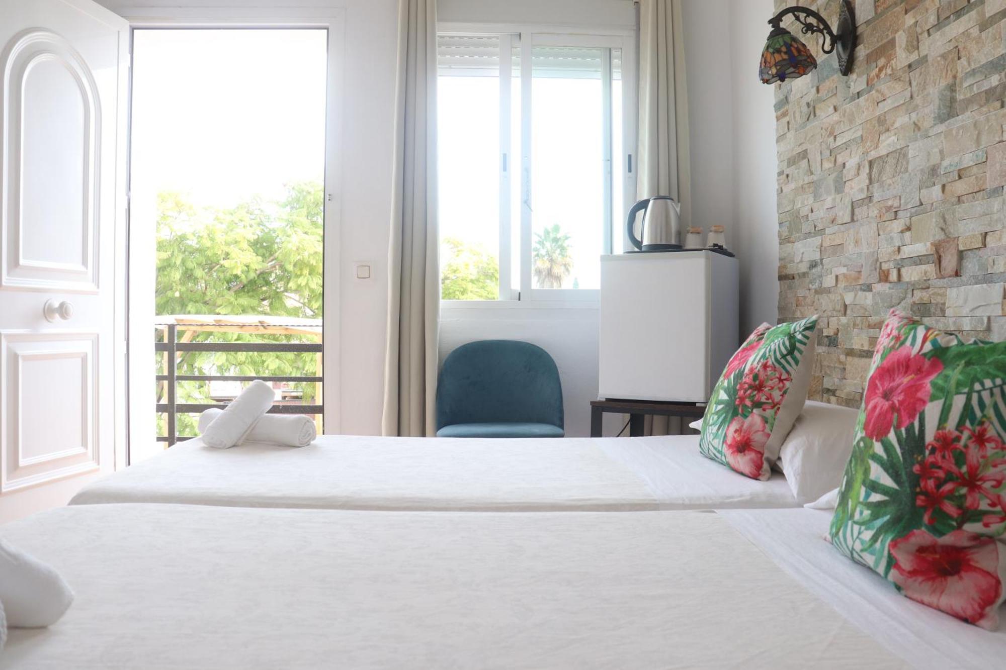 Hostal La Paloma II Calpe Esterno foto