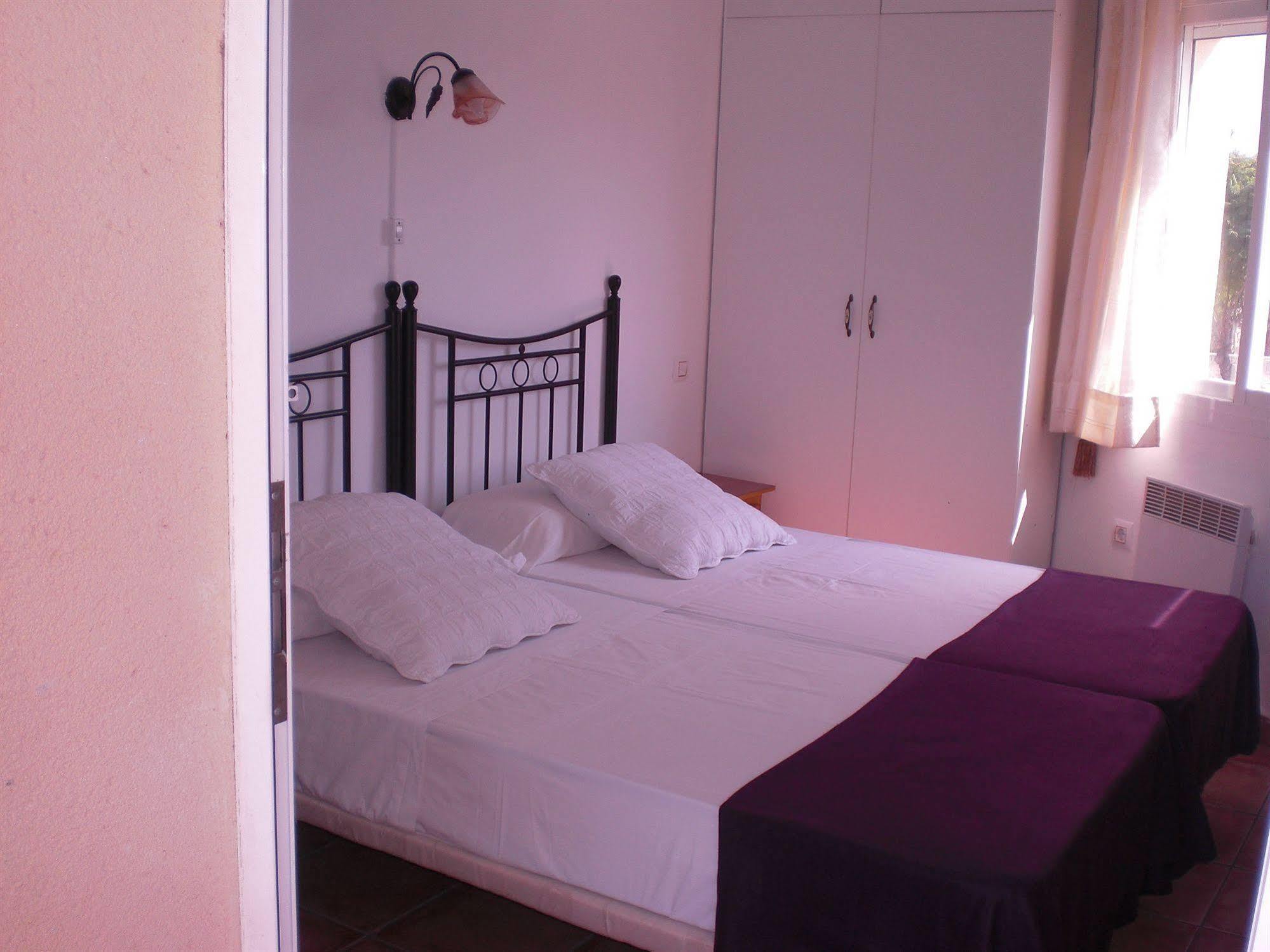 Hostal La Paloma II Calpe Esterno foto